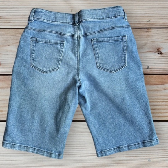 Gymboree size 10 Bermuda denim jean shorts medium wash 9” inseam - Picture 2 of 8